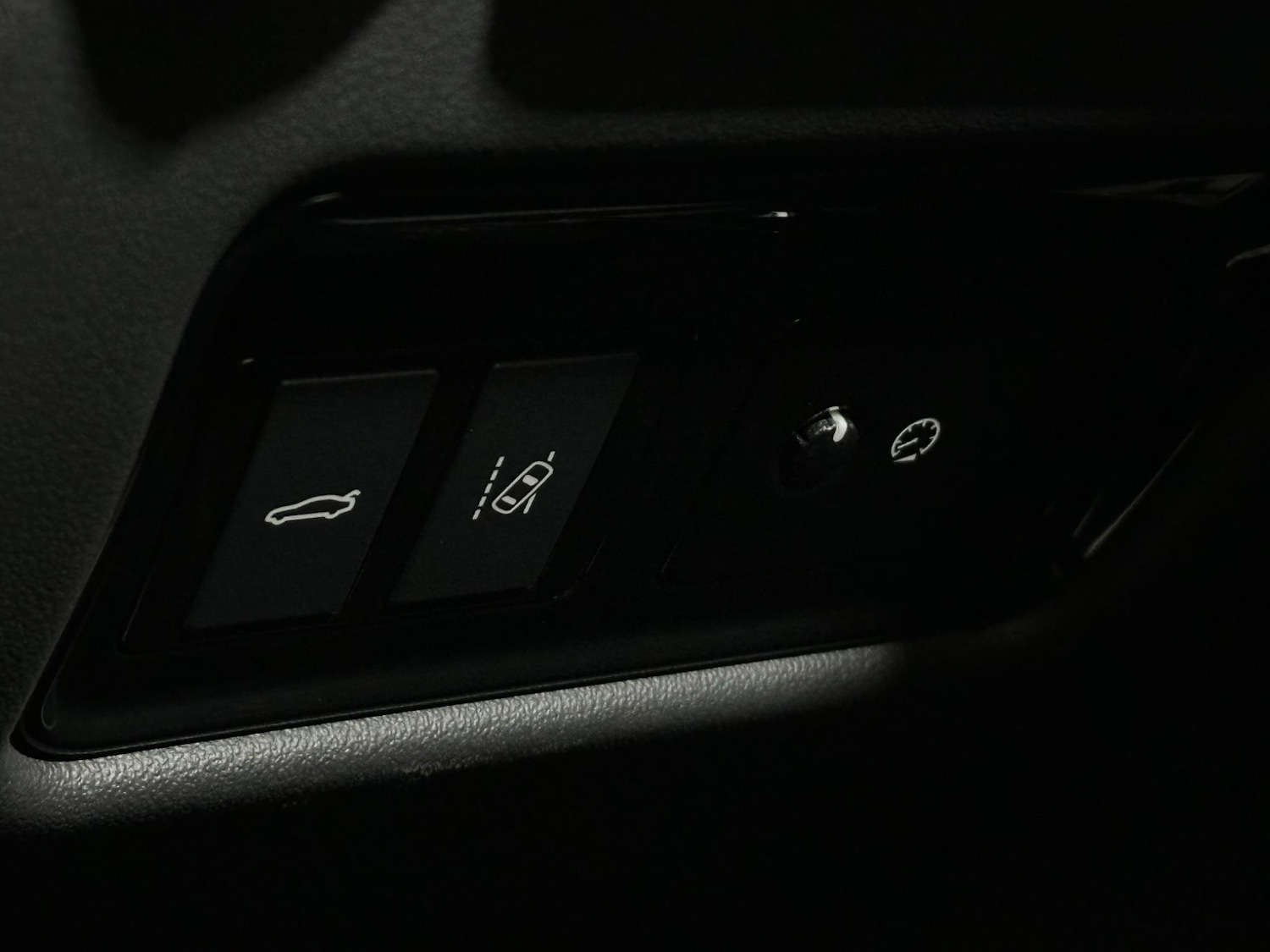 Used Jaguar XE 2018 for sale - 76878509: Photo 17