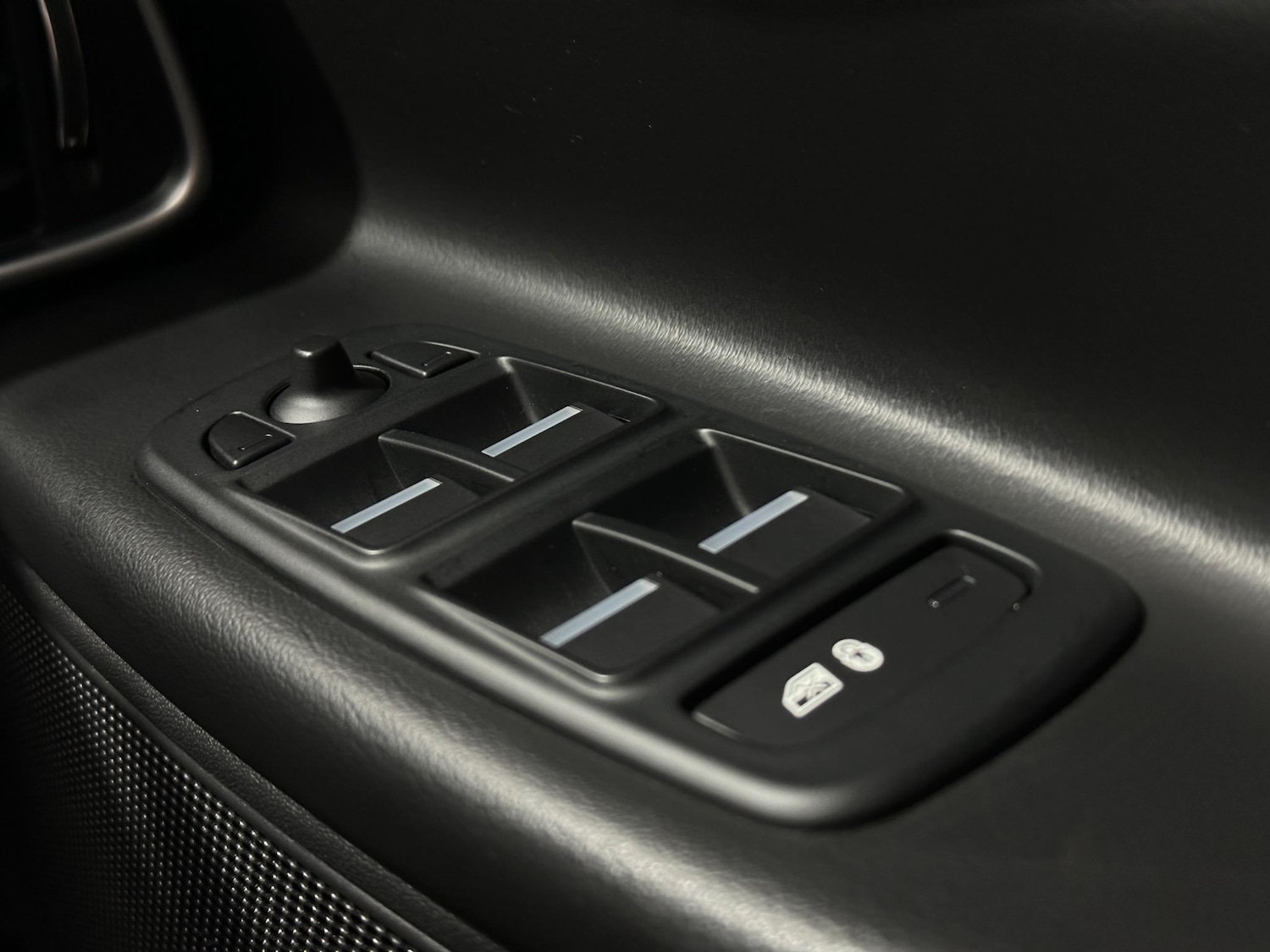 Used Jaguar XE 2018 for sale - 76878509: Photo 19