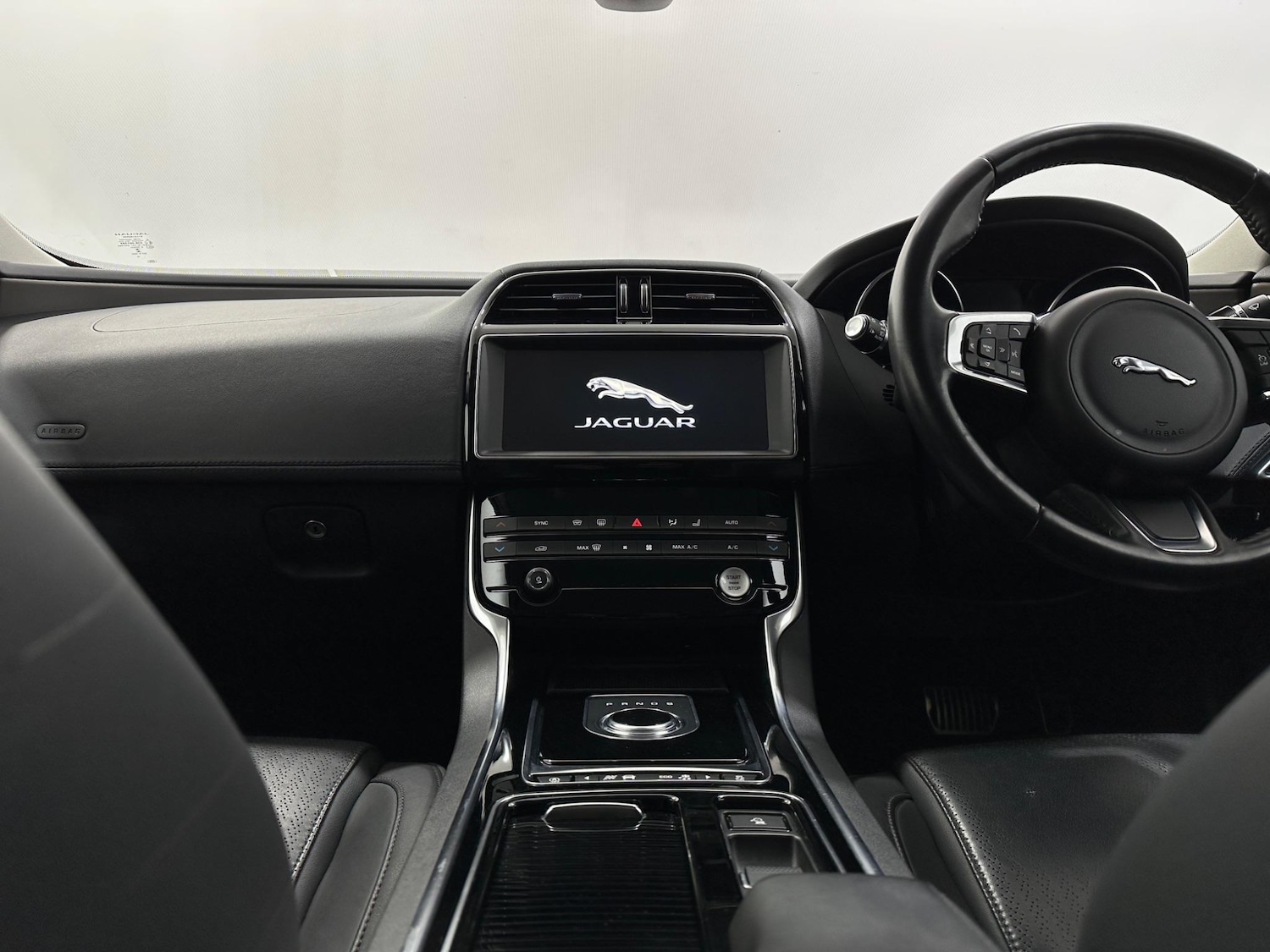 Used Jaguar XE 2018 for sale - 76878509: Photo 20