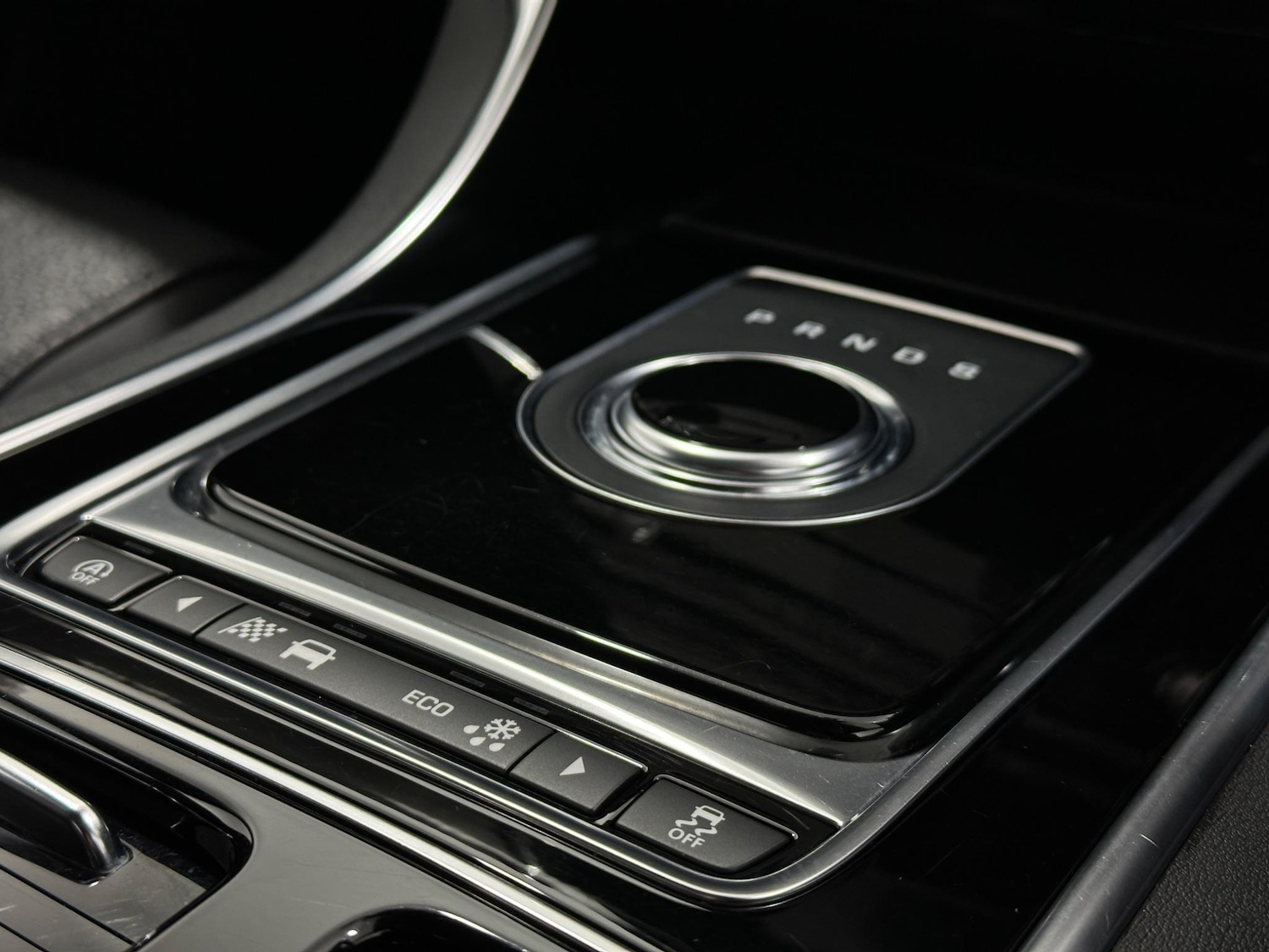 Used Jaguar XE 2018 for sale - 76878509: Photo 21