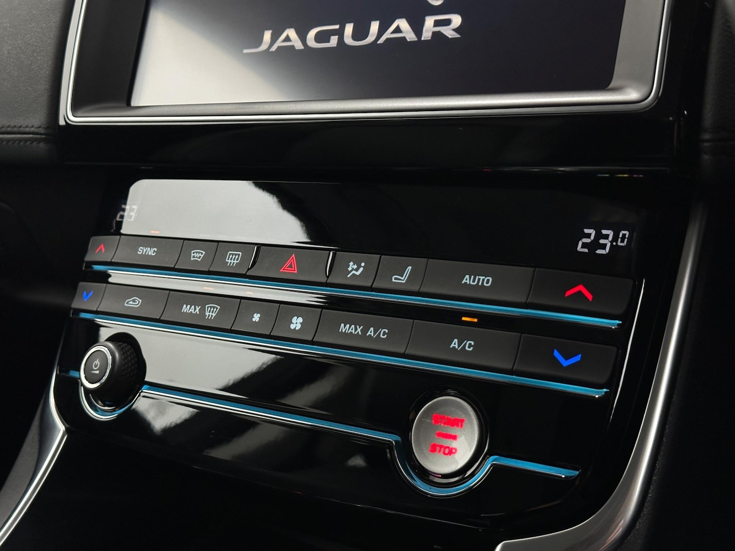 Used Jaguar XE 2018 for sale - 76878509: Photo 22