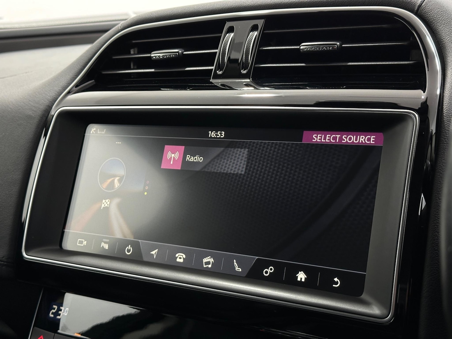 Used Jaguar XE 2018 for sale - 76878509: Photo 24