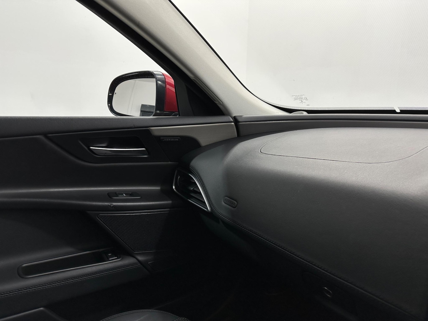 Used Jaguar XE 2018 for sale - 76878509: Photo 25