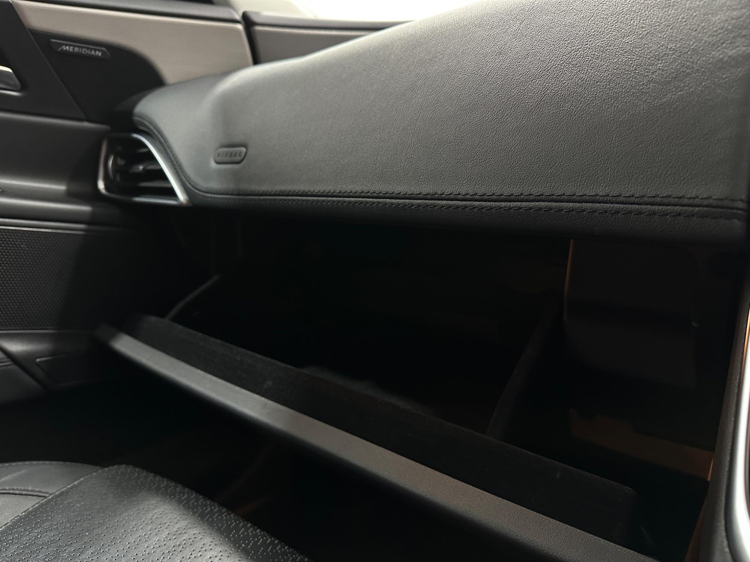 Used Jaguar XE 2018 for sale - 76878509: Photo 26