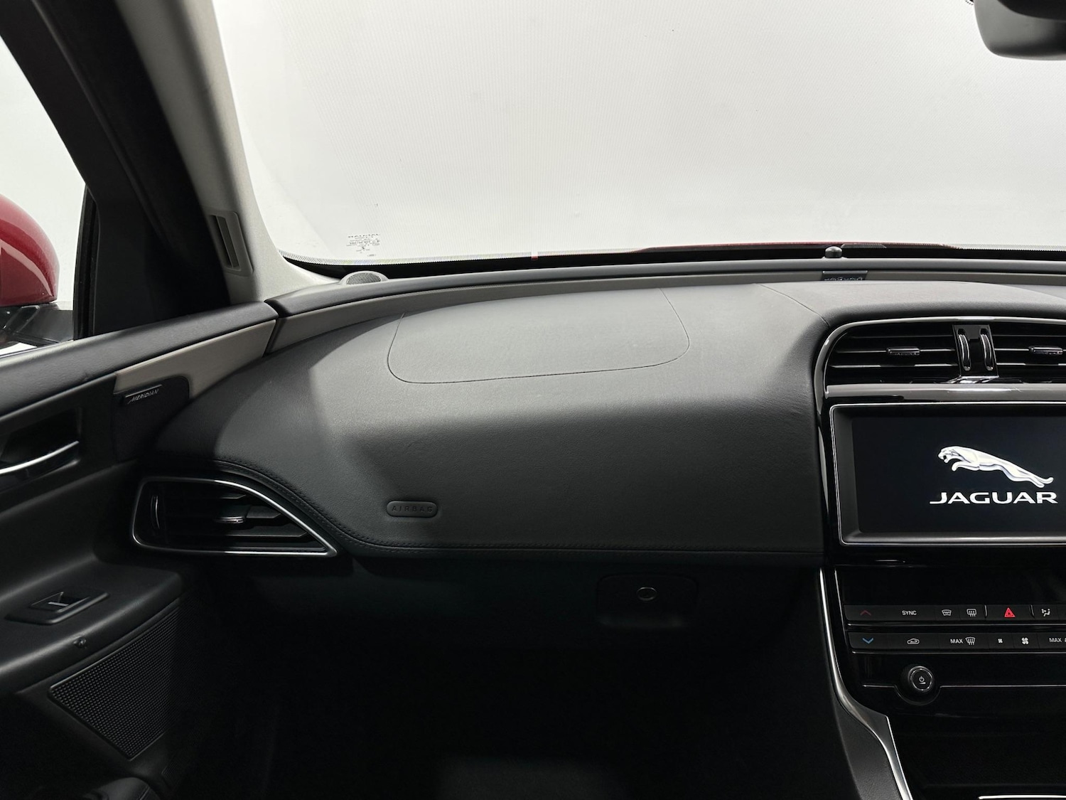 Used Jaguar XE 2018 for sale - 76878509: Photo 27