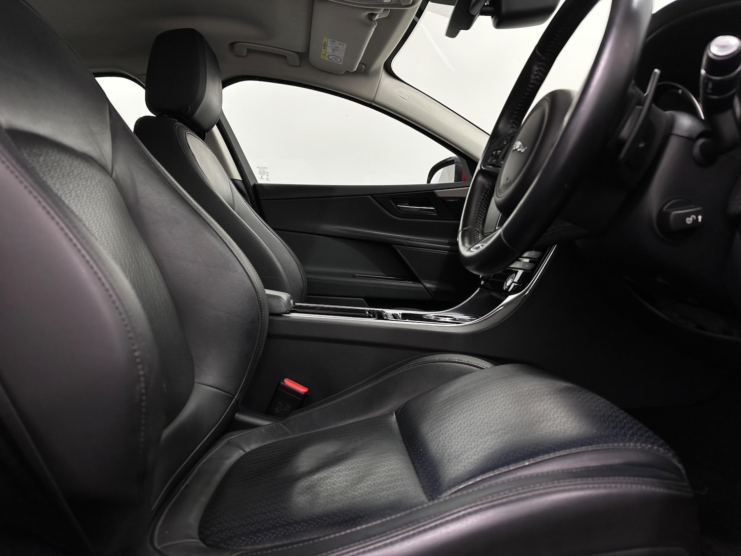 Used Jaguar XE 2018 for sale - 76878509: Photo 29