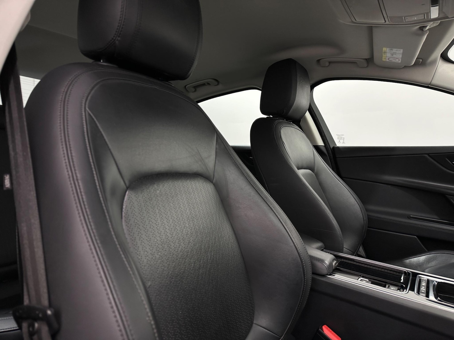 Used Jaguar XE 2018 for sale - 76878509: Photo 30