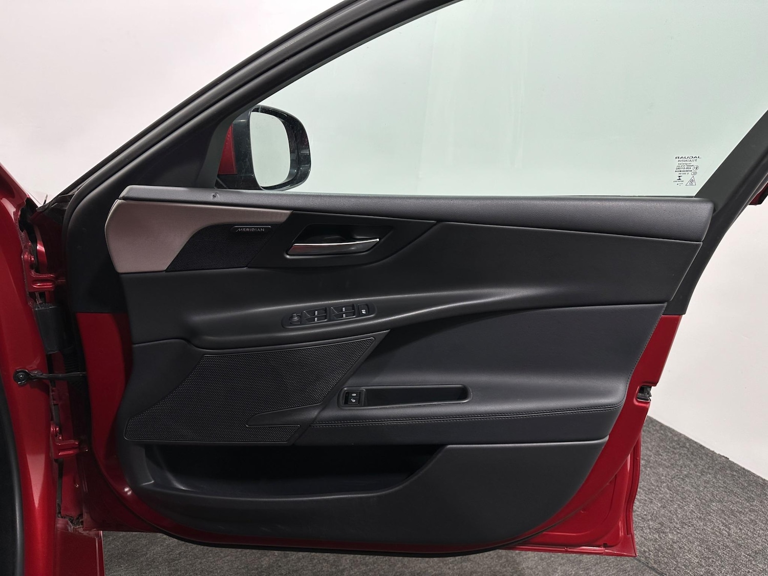 Used Jaguar XE 2018 for sale - 76878509: Photo 31