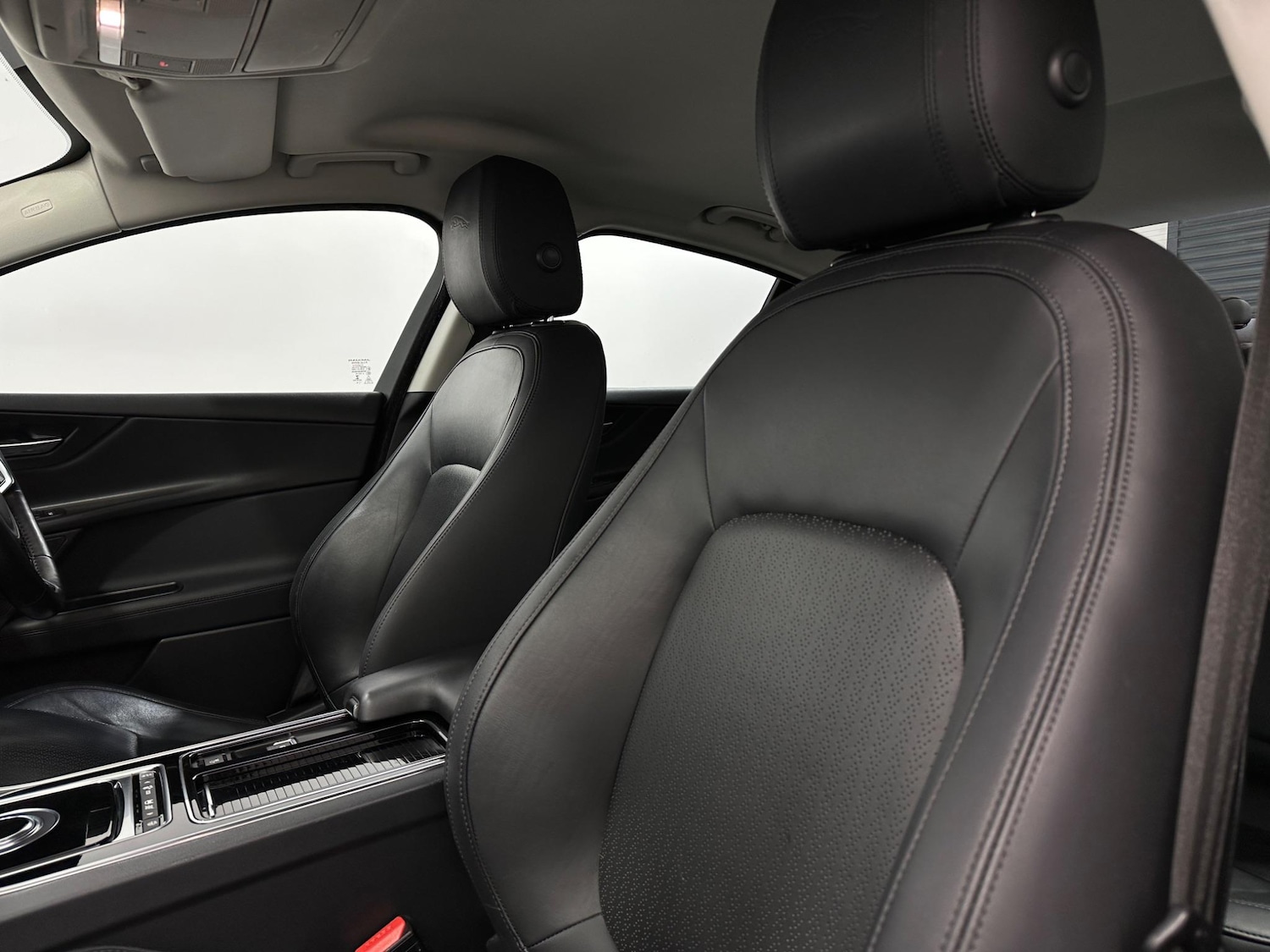 Used Jaguar XE 2018 for sale - 76878509: Photo 33