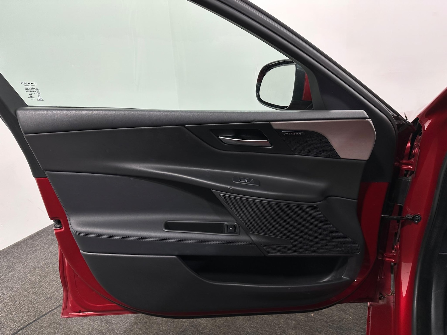 Used Jaguar XE 2018 for sale - 76878509: Photo 34