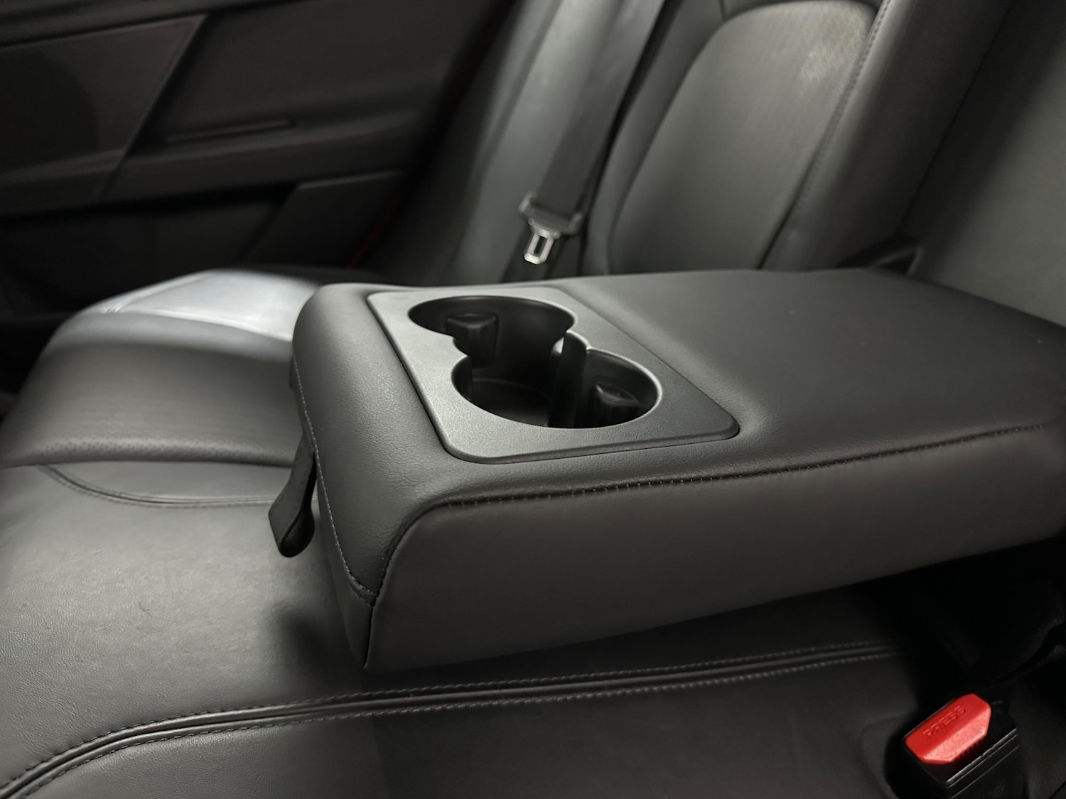 Used Jaguar XE 2018 for sale - 76878509: Photo 38