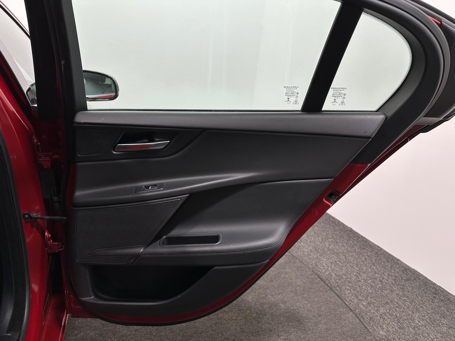 Used Jaguar XE 2018 for sale - 76878509: Photo 41