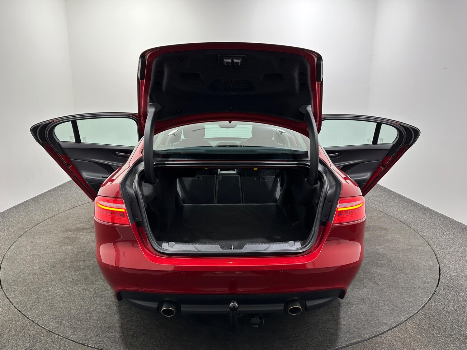 Used Jaguar XE 2018 for sale - 76878509: Photo 42