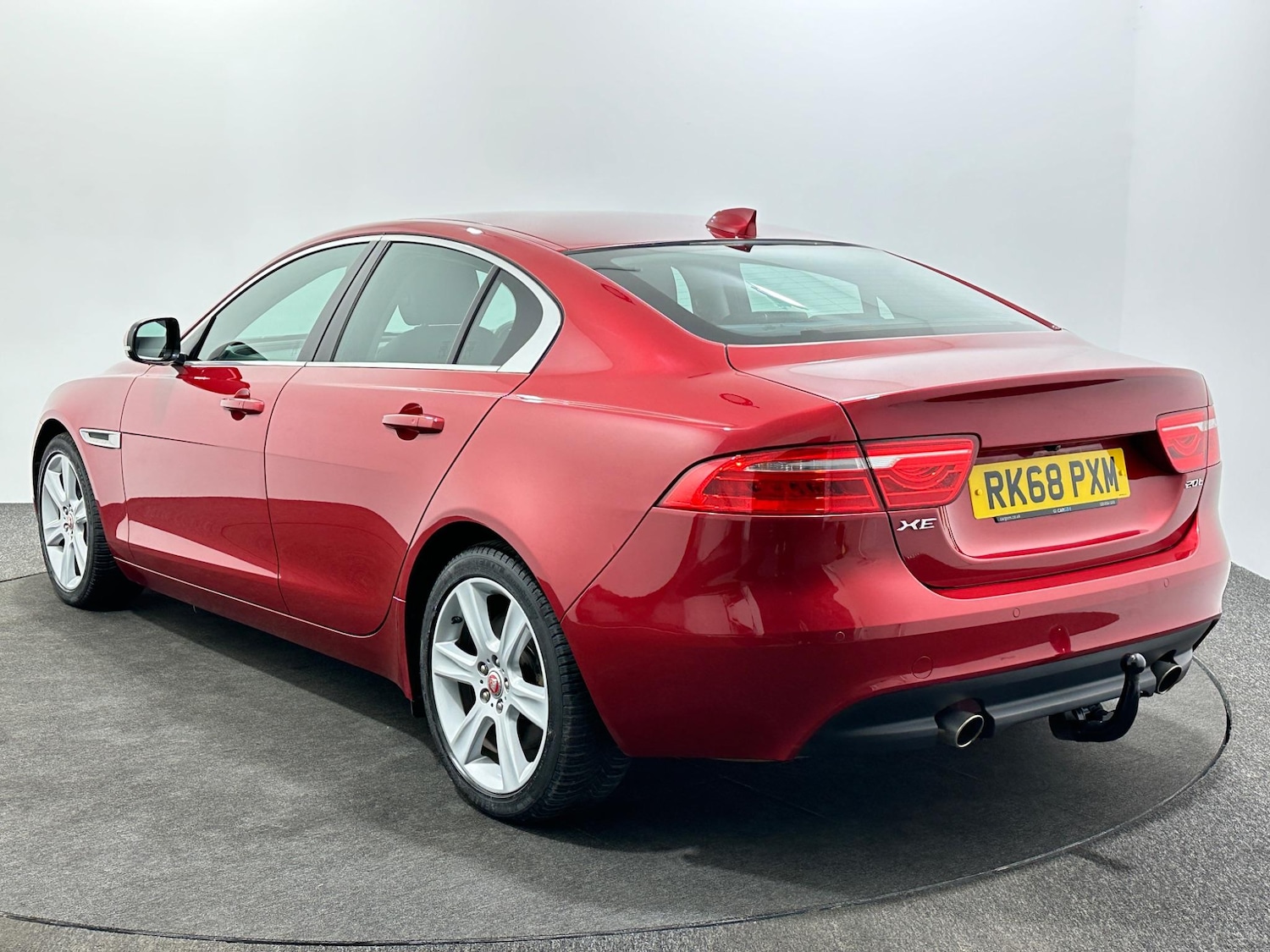 Used Jaguar XE 2018 for sale - 76878509: Photo 6