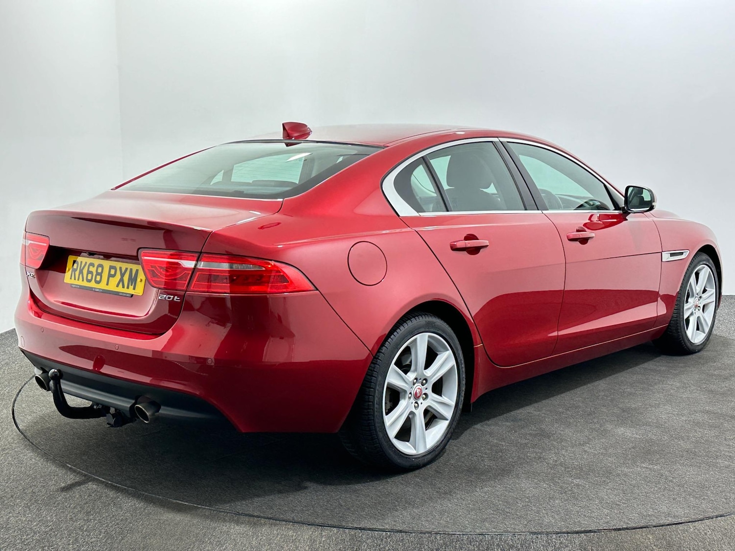 Used Jaguar XE 2018 for sale - 76878509: Photo 8