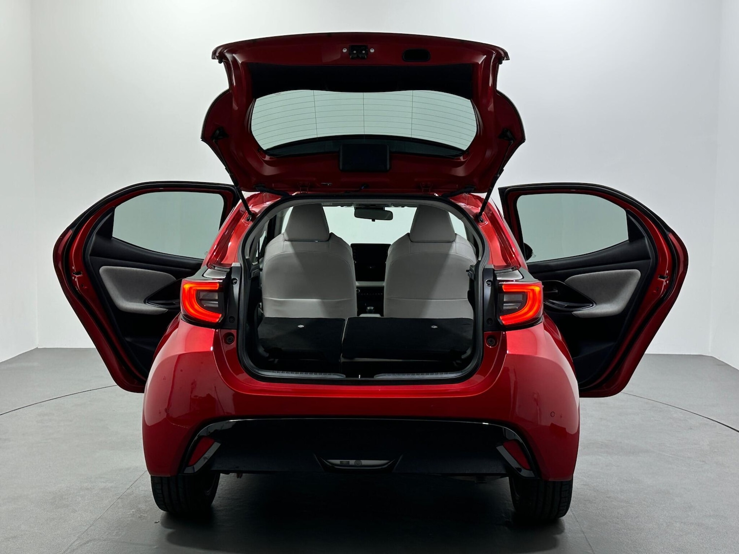 Used Toyota Yaris 2021 for sale - 76878517: Photo 39