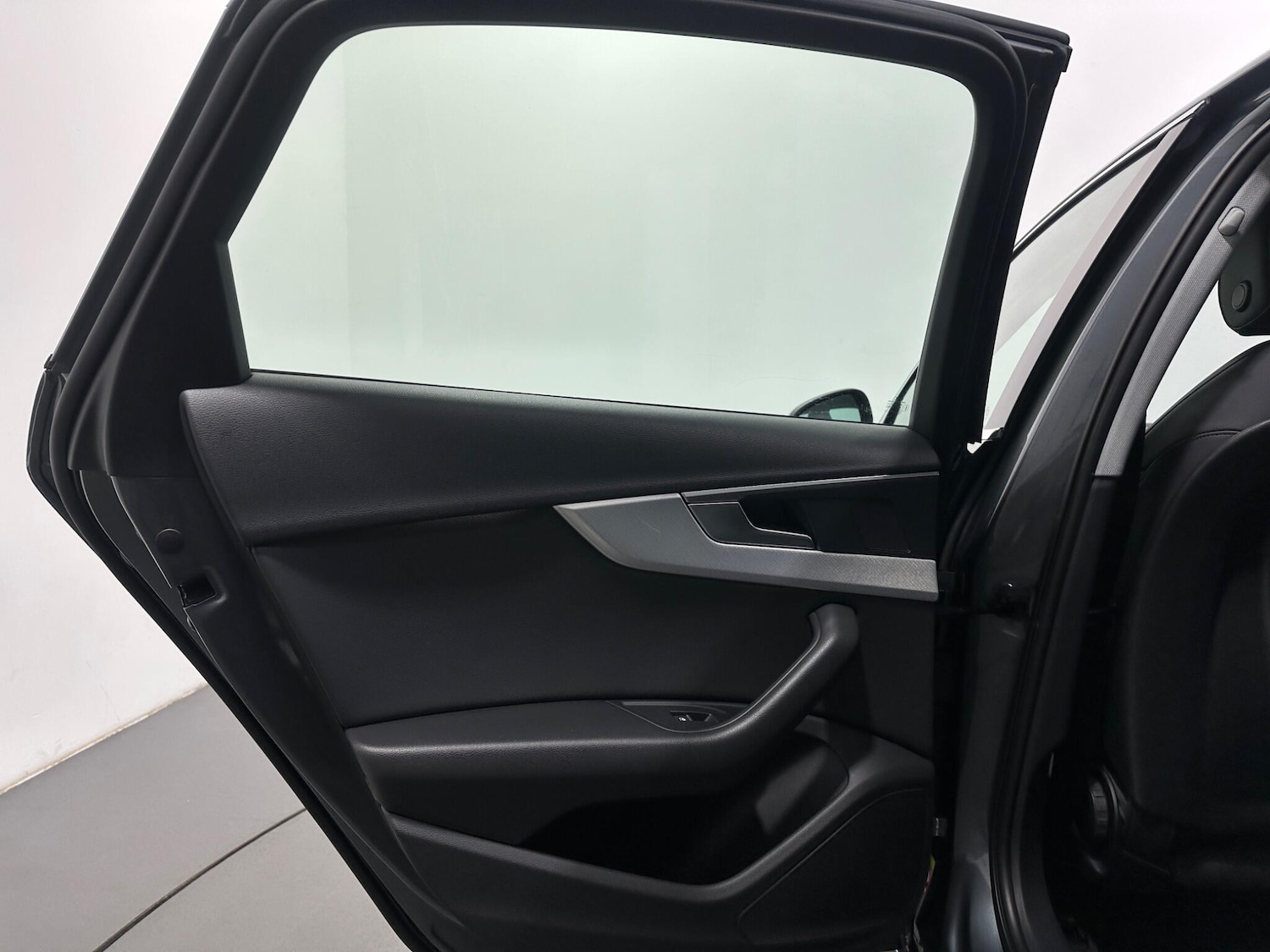 Used Audi A4 for sale - 77783117: Photo 43