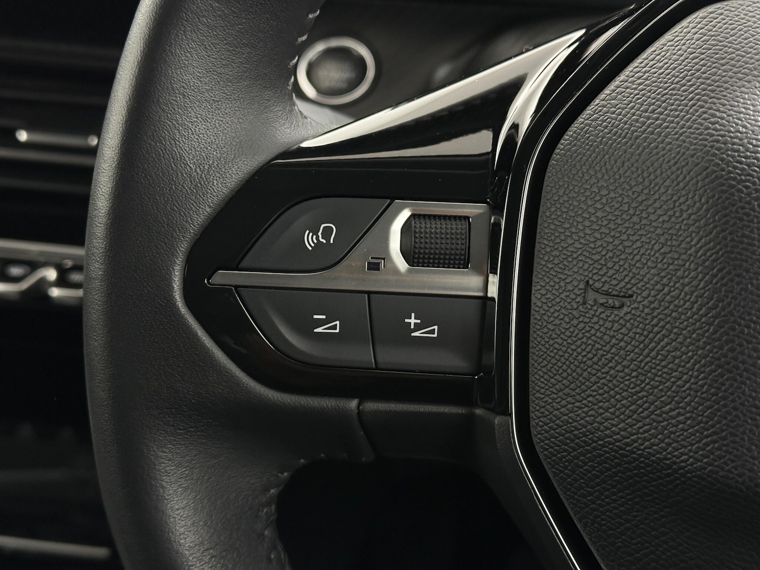 Used Peugeot 2008 2021 for sale - 76913075: Photo 14