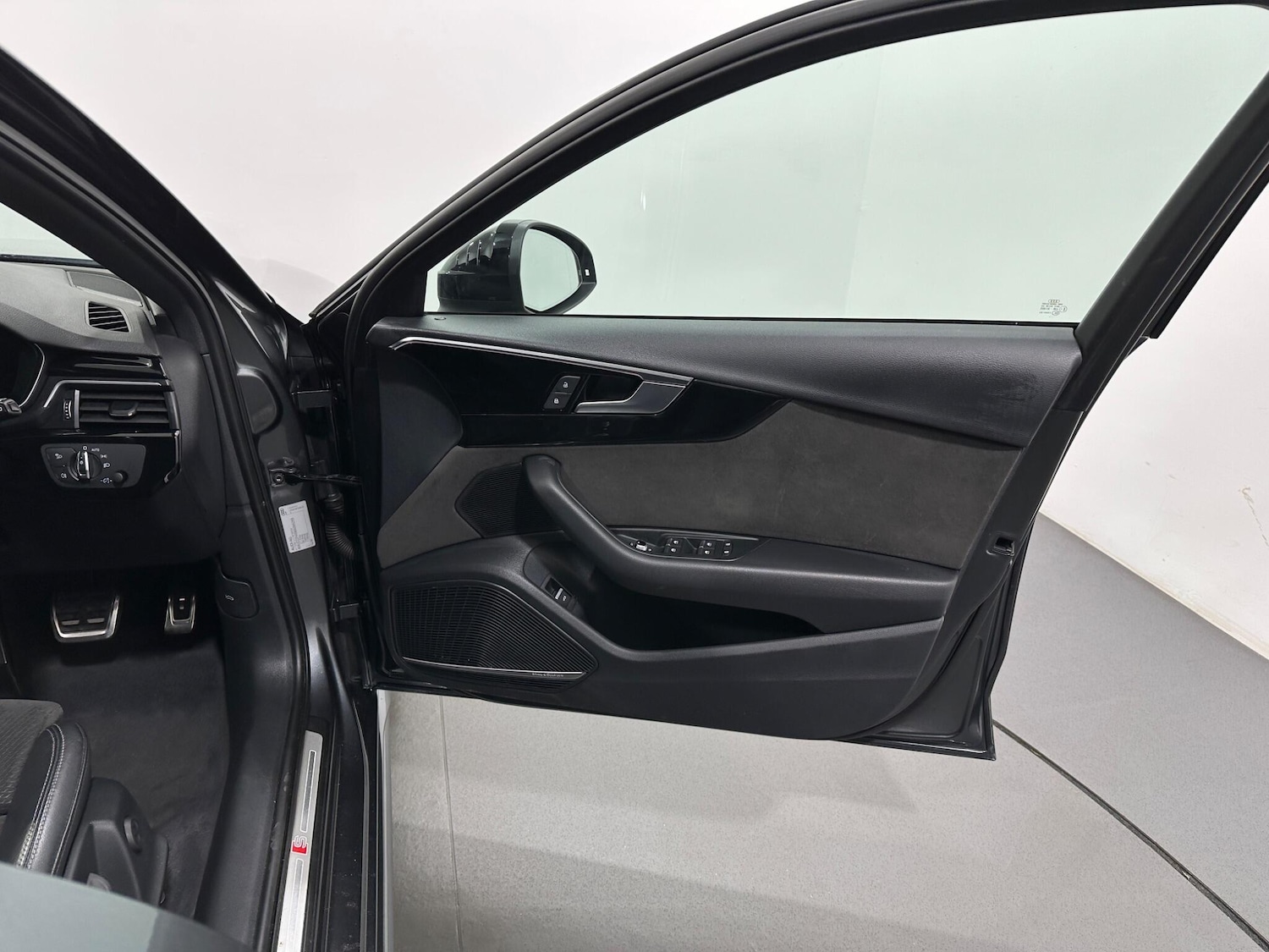 Used Audi A4 Avant 2021 for sale - 76976225: Photo 32