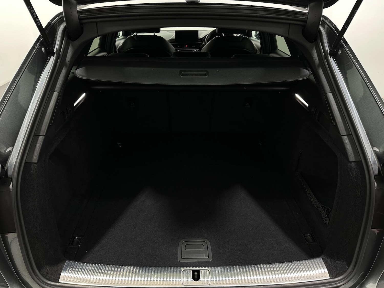 Used Audi A4 Avant 2021 for sale - 76976225: Photo 47