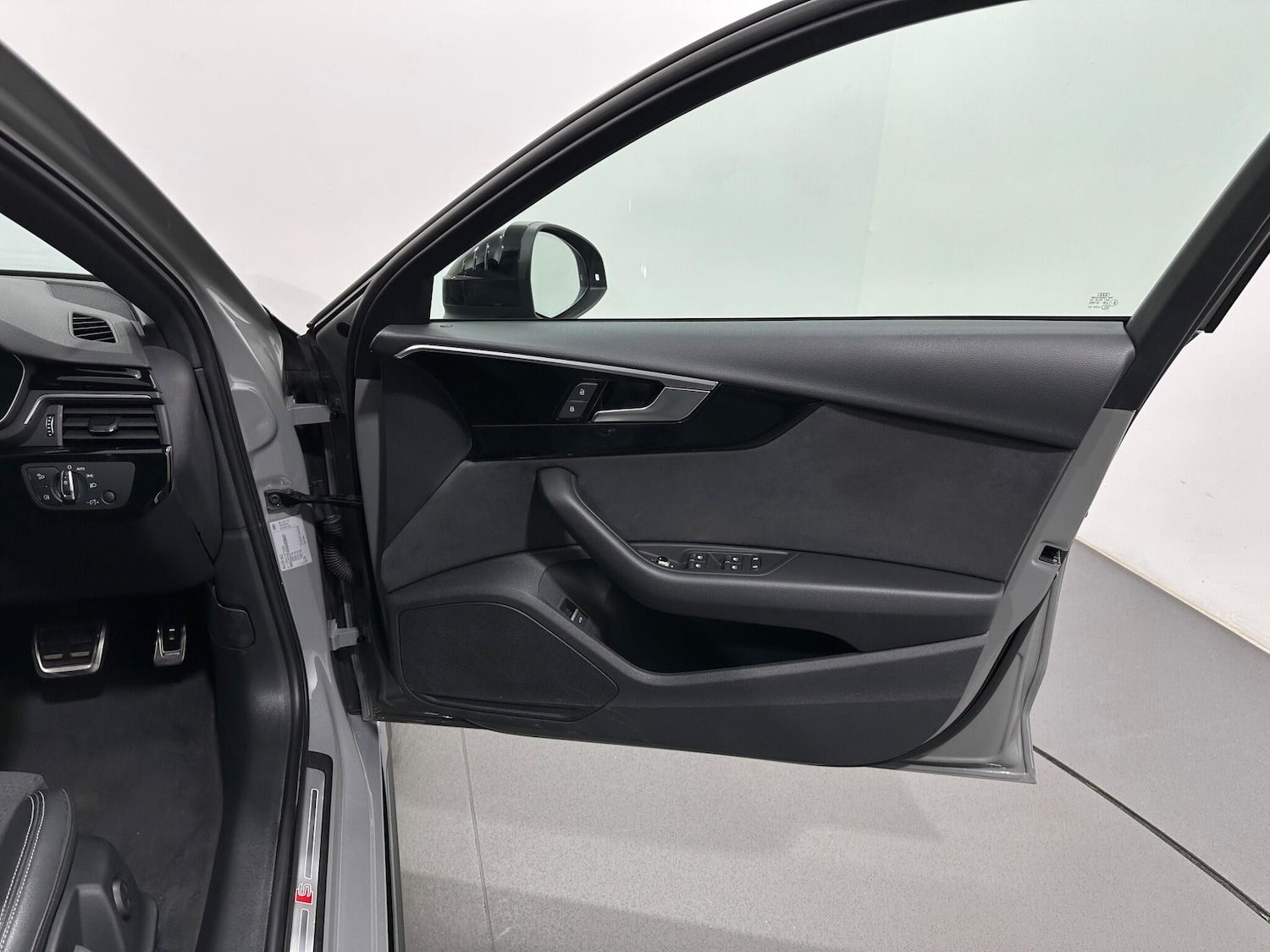 Used Audi A4 2022 for sale - 77081569: Photo 32