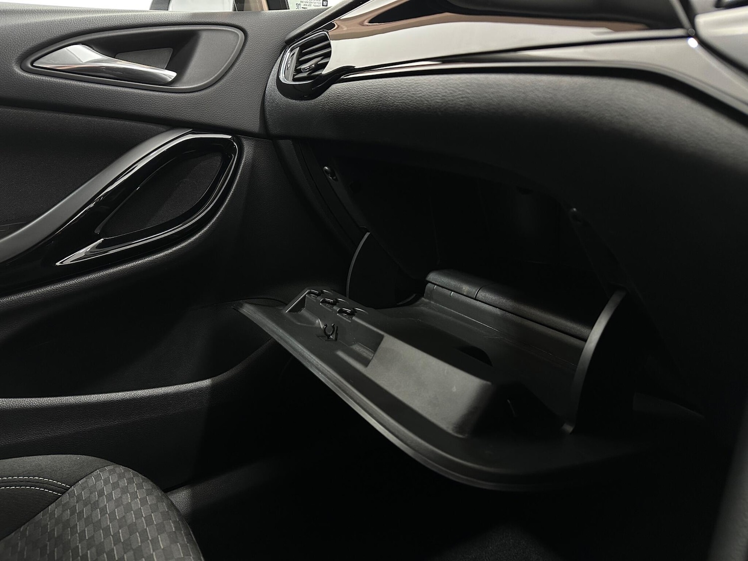 Used Vauxhall Astra 2018 for sale - 76878456: Photo 26