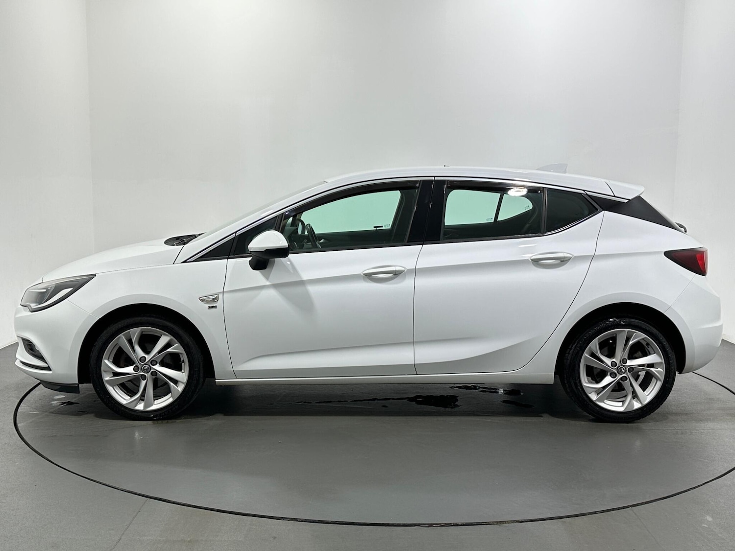 Used Vauxhall Astra 2018 for sale - 76878456: Photo 5