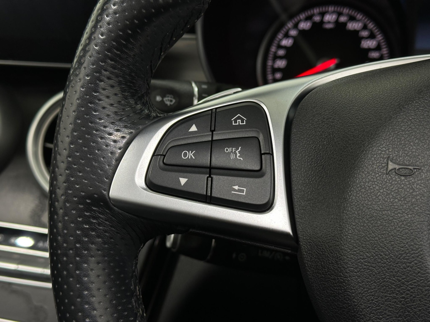 Used Mercedes-Benz C Class 2018 for sale - 76878990: Photo 13