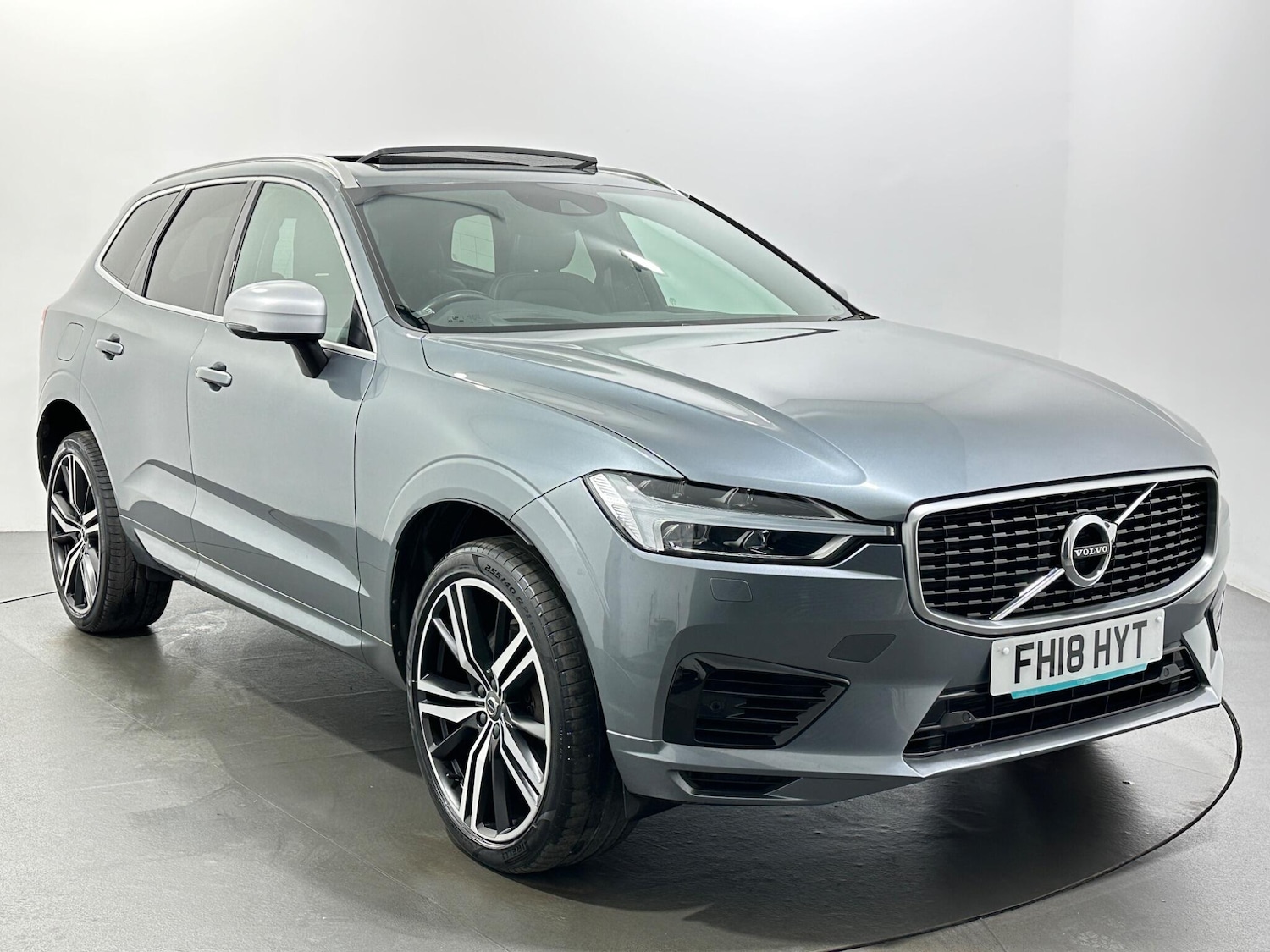 Used Volvo XC60 2018 for sale - 76878947: Photo 1
