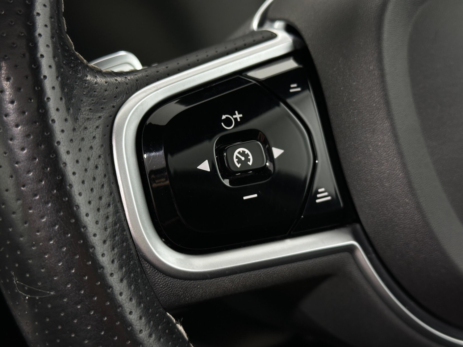 Used Volvo XC60 2018 for sale - 76878947: Photo 14