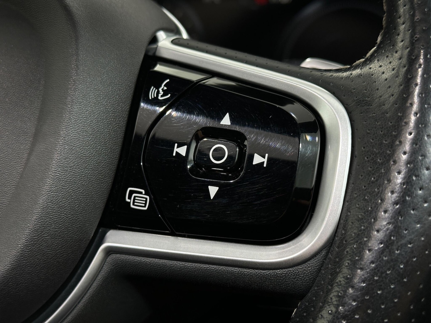 Used Volvo XC60 2018 for sale - 76878947: Photo 15