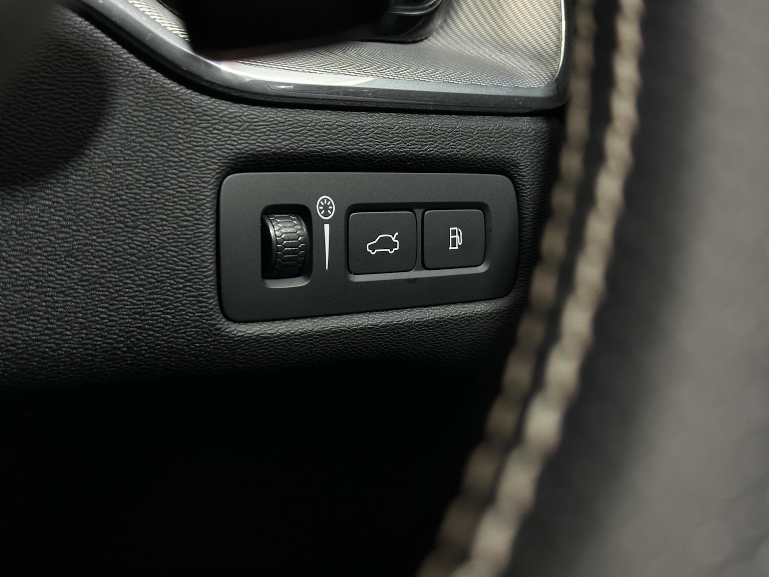 Used Volvo XC60 2018 for sale - 76878947: Photo 17