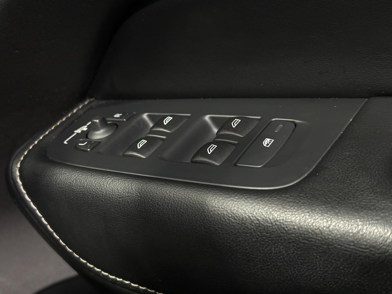 Used Volvo XC60 2018 for sale - 76878947: Photo 20