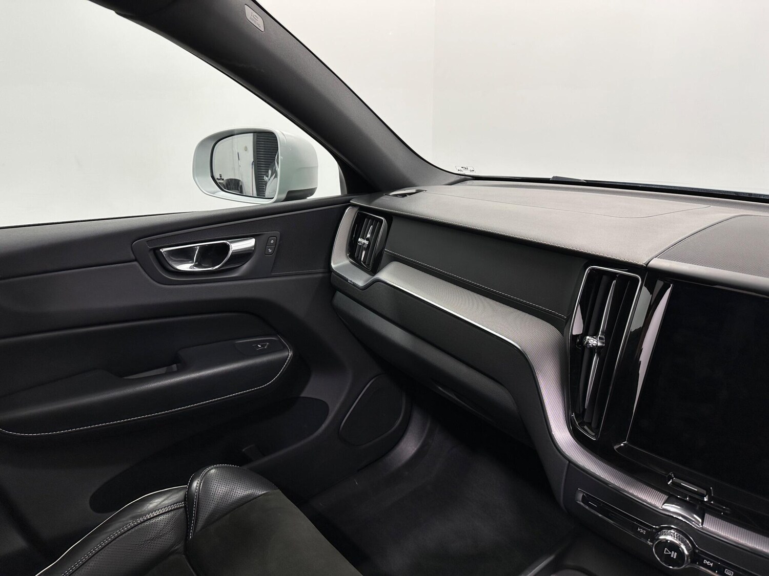 Used Volvo XC60 2018 for sale - 76878947: Photo 29