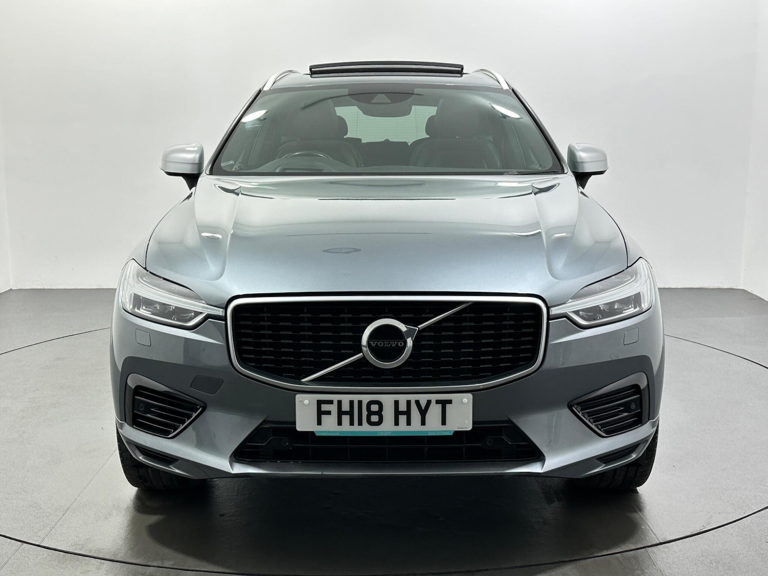 Used Volvo XC60 2018 for sale - 76878947: Photo 3