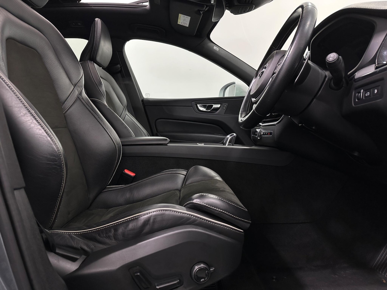 Used Volvo XC60 2018 for sale - 76878947: Photo 32