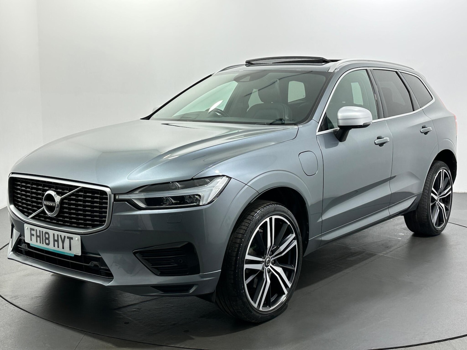 Used Volvo XC60 2018 for sale - 76878947: Photo 4