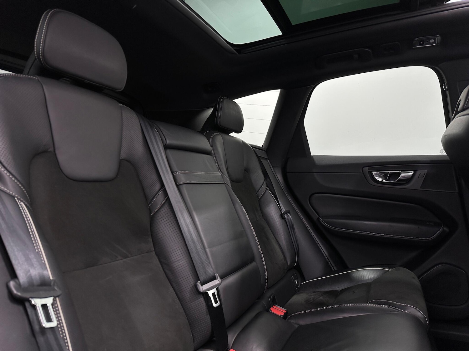 Used Volvo XC60 2018 for sale - 76878947: Photo 43