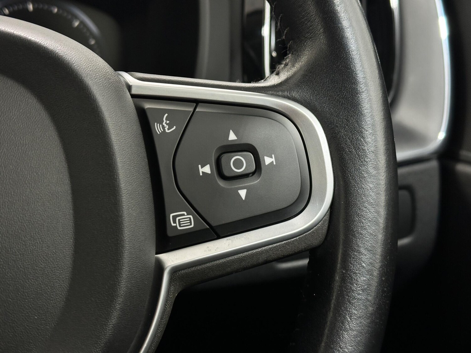 Used Volvo XC60 2019 for sale - 77807852: Photo 15