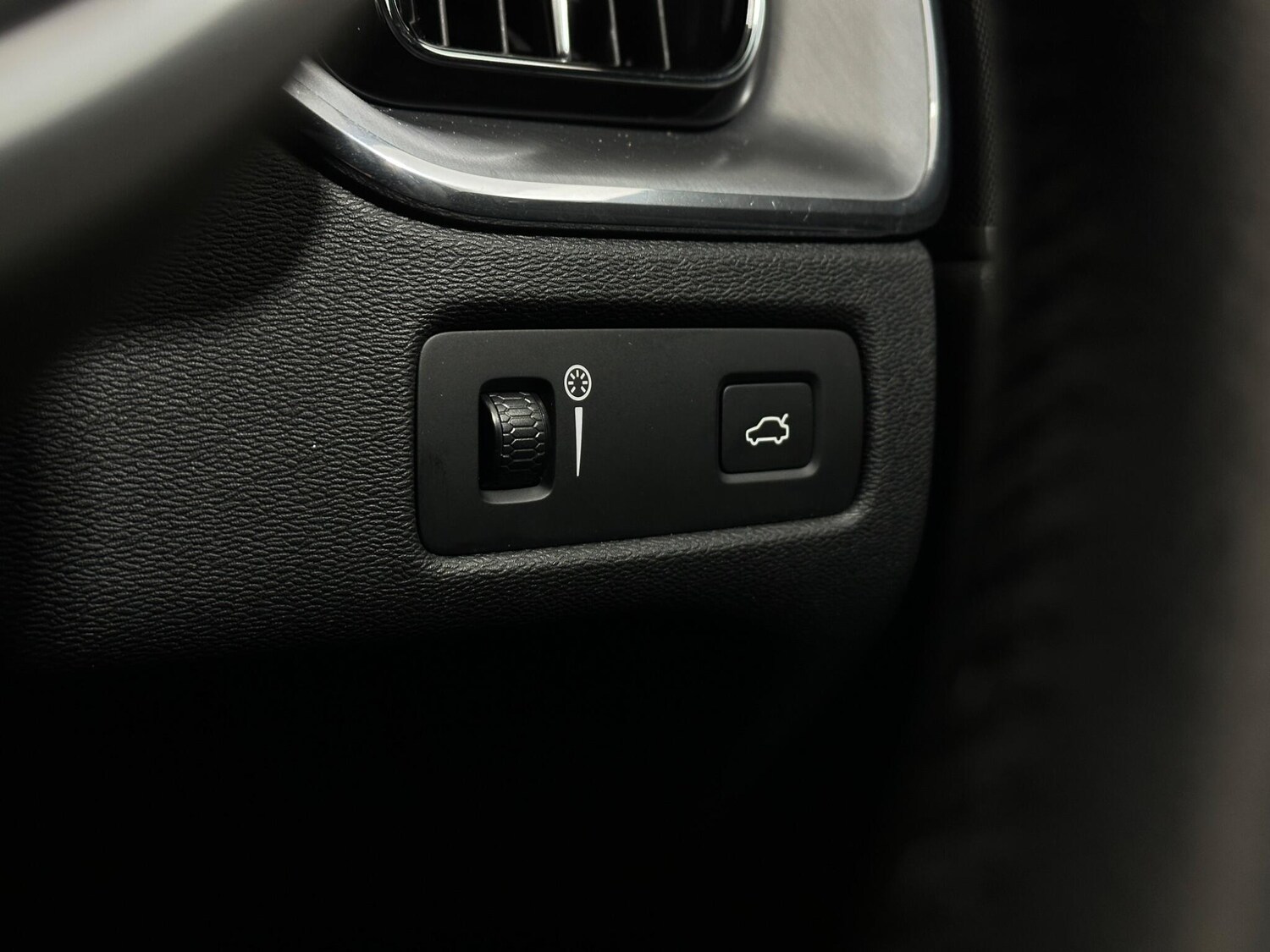 Used Volvo XC60 2019 for sale - 77807852: Photo 17