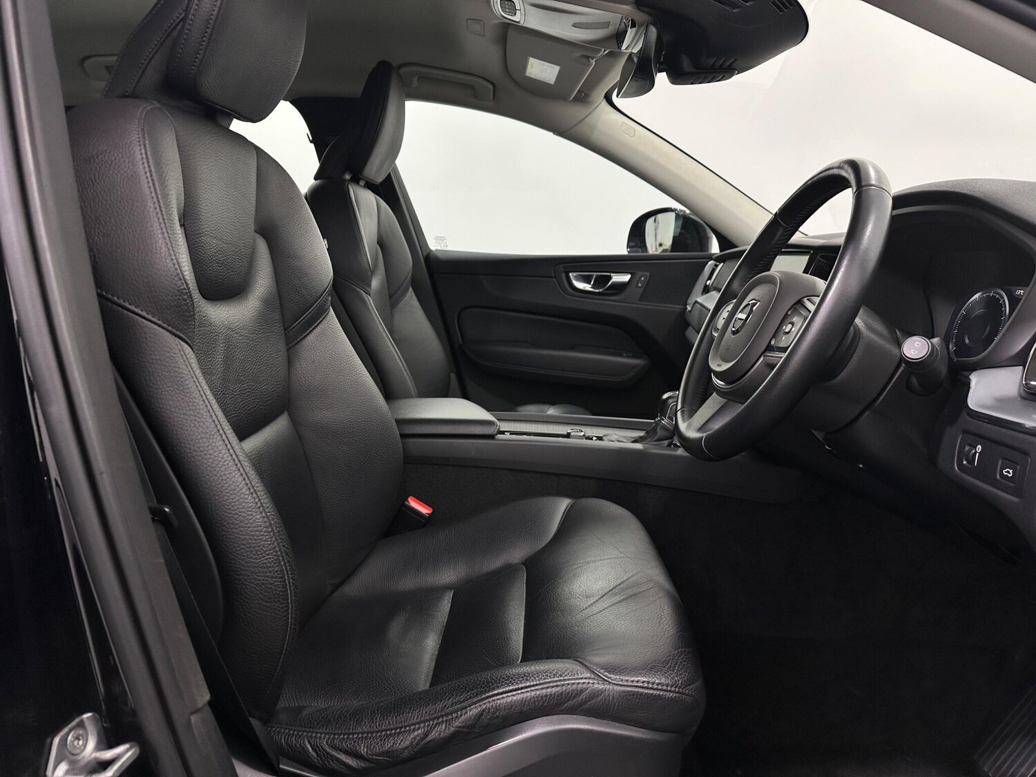 Used Volvo XC60 2019 for sale - 77807852: Photo 30