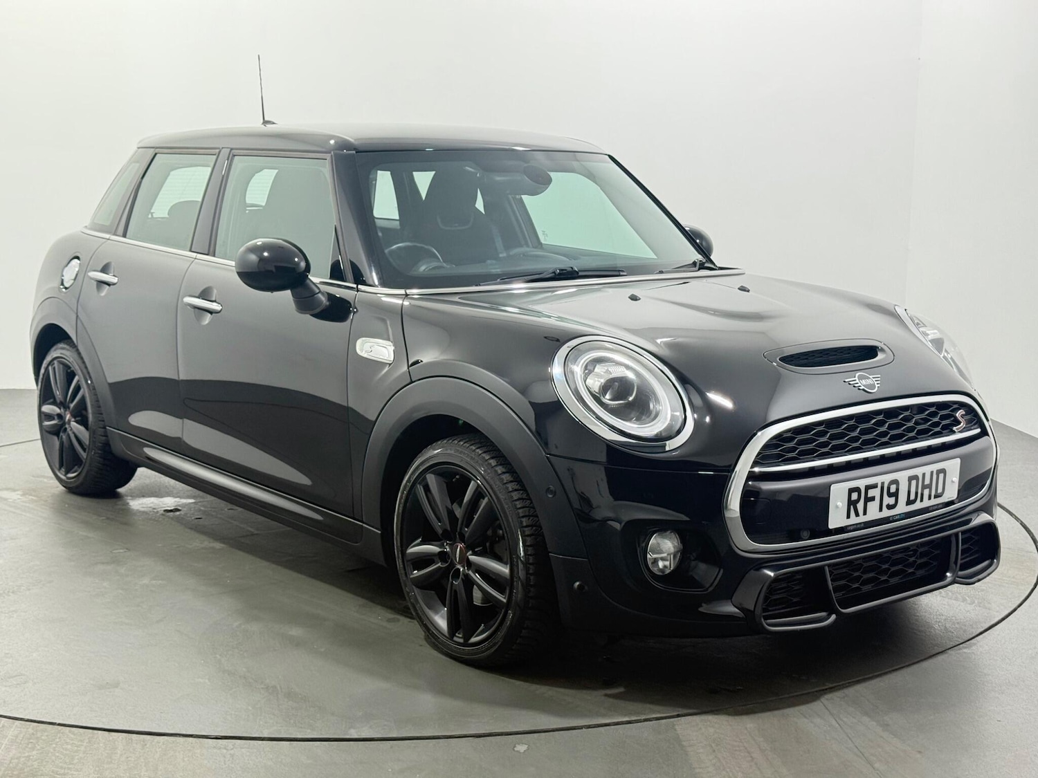 Used MINI Hatch 2019 for sale - 76878455: Photo 1