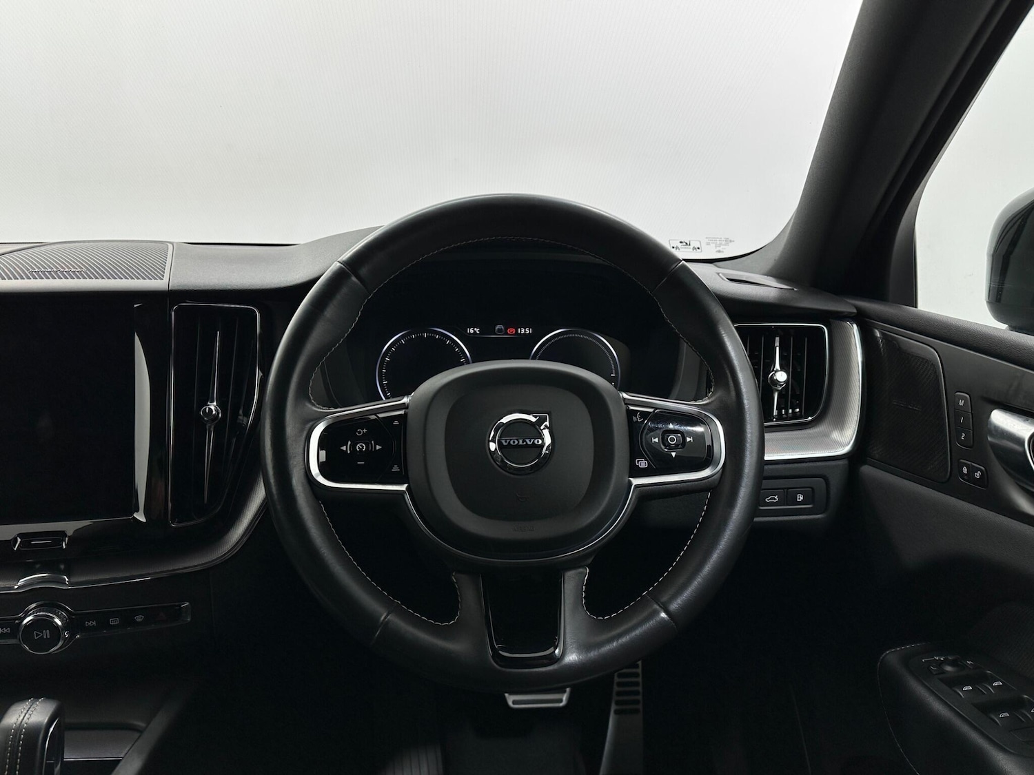 Used Volvo XC60 2021 for sale - 76878545: Photo 12