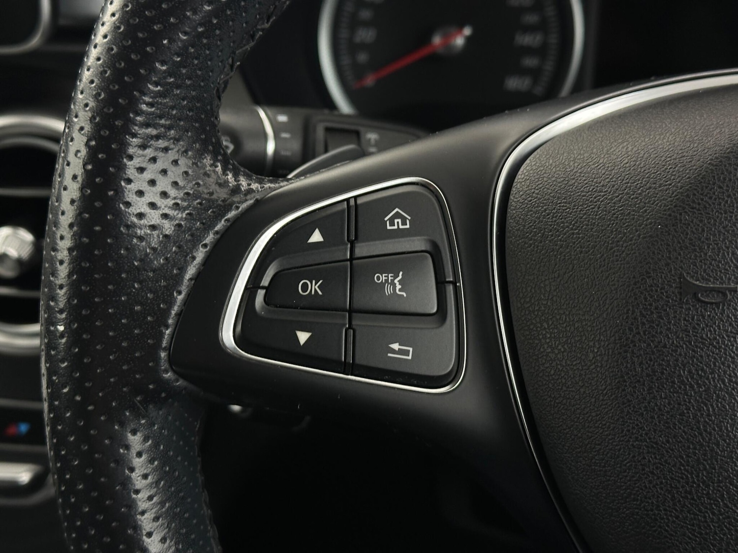 Used Mercedes-Benz GLC 2018 for sale - 78072389: Photo 15