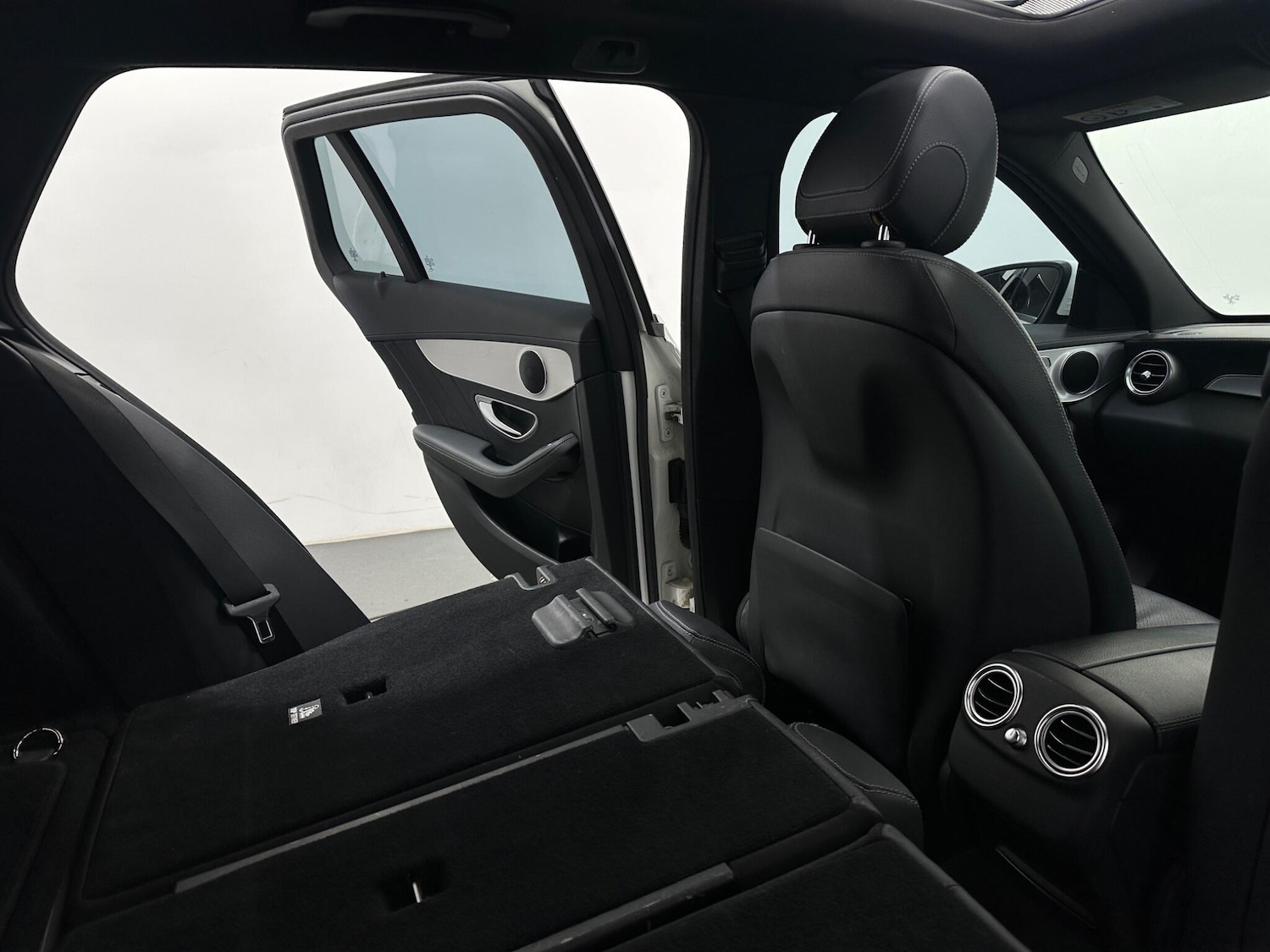 Used Mercedes-Benz C Class 2014 for sale - 77156285: Photo 46