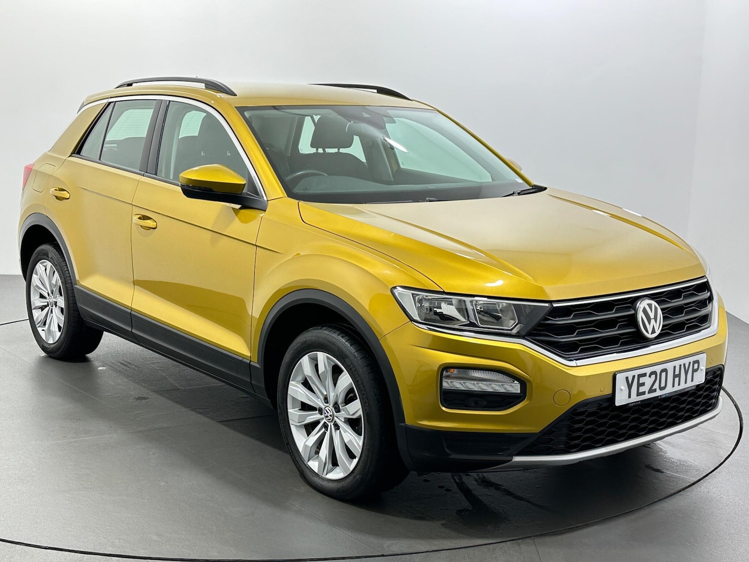 Used Volkswagen T-Roc 2020 for sale - 76878671: Photo 1