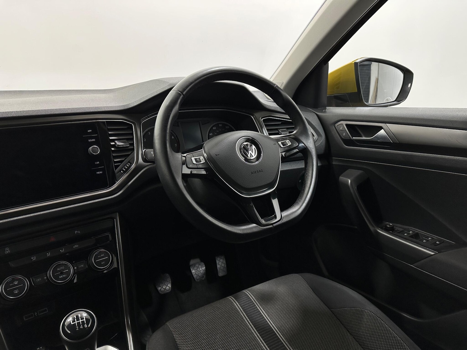 Used Volkswagen T-Roc 2020 for sale - 76878671: Photo 11