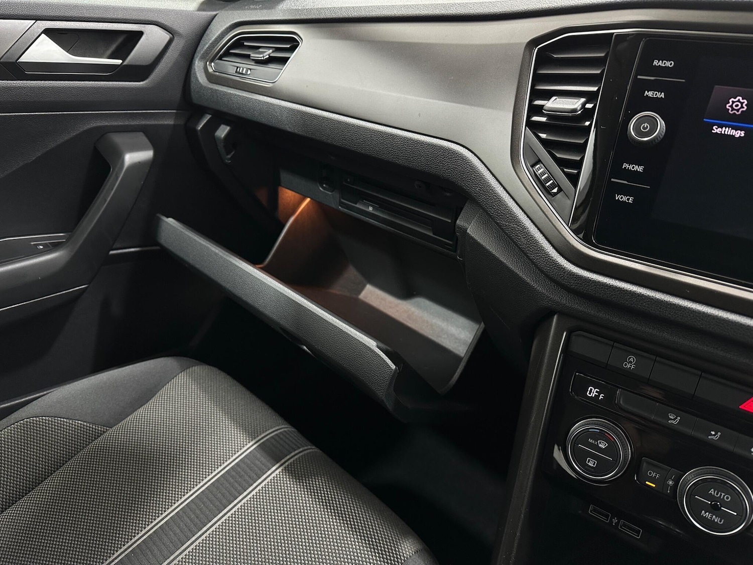 Used Volkswagen T-Roc 2020 for sale - 76878671: Photo 25