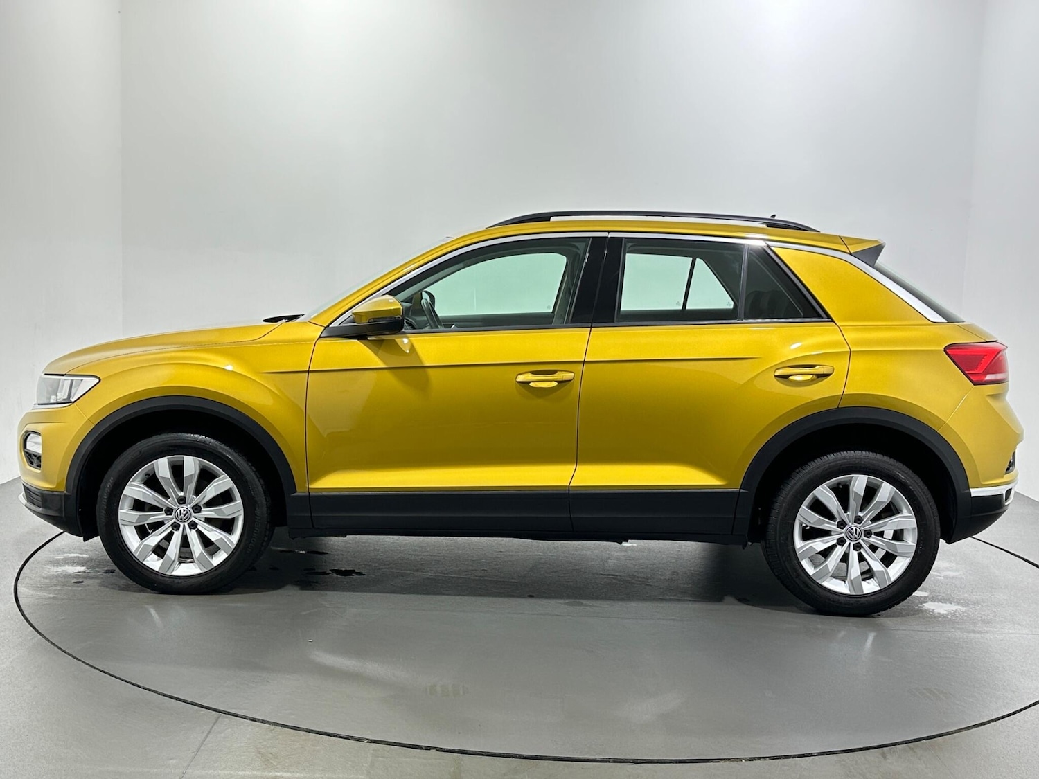Used Volkswagen T-Roc 2020 for sale - 76878671: Photo 5