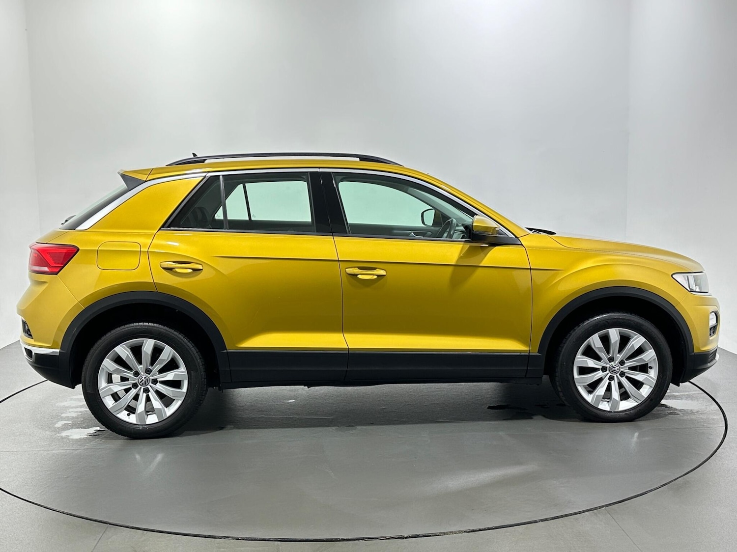 Used Volkswagen T-Roc 2020 for sale - 76878671: Photo 9